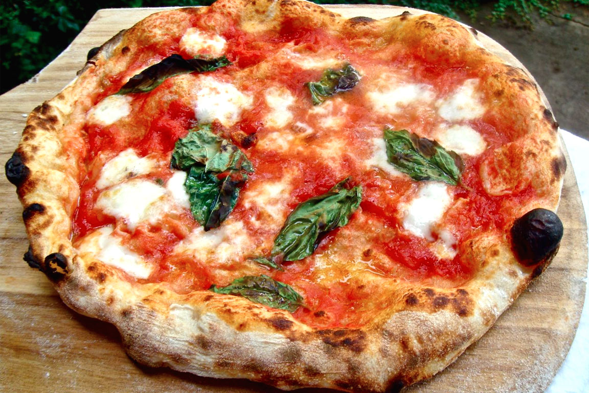 Esplorando i Tipi di Pizza Italiana: Dalla Tradizione alla Creatività